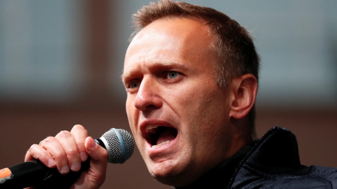 Lãnh đạo phe đối lập Nga Alexei Navalny, người đang được điều trị tại một bệnh viện ở Berlin, có bài phát biểu trong cuộc biểu tình ở Moscow vào tháng 9 năm 2019. Ảnh: Reuters