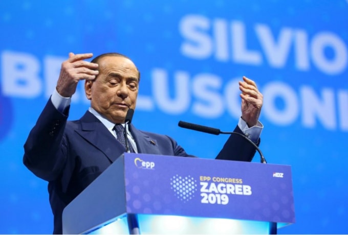 Cựu thủ tướng Italia Silvio Berlusconi vừa nhiễm virus Corona - Ảnh: Reuters