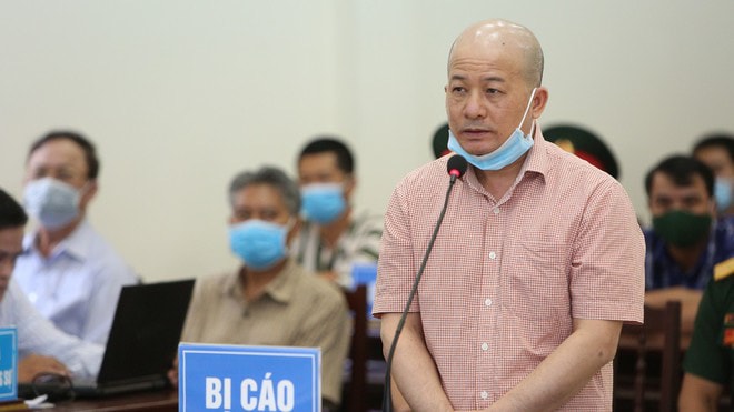 Út 'trọc' tại tòa (ảnh st)