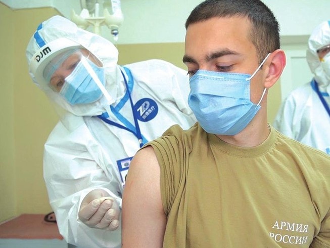 Nga tiêm thử nghiệm vaccine ngừa COVID-19 đồng loạt cho người dân Moska. Ảnh: TL.