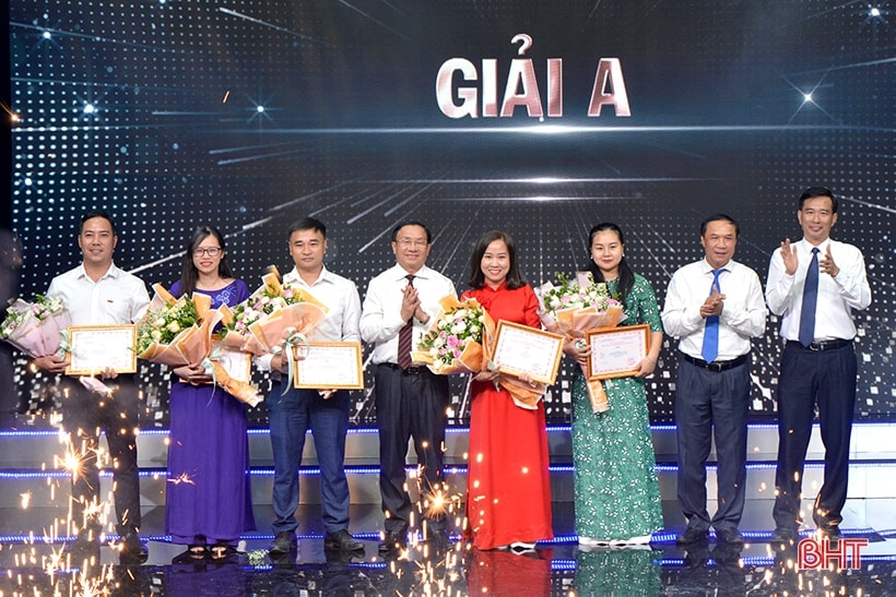 Ban tổ chức trao giải A cho nhóm tác giả: Trần Vũ, Văn Sơn, Thục Anh, Cẩm Nhung, Lam Giang, Vương Quý với phóng sự truyền hình “Sản phẩm OCOP - chất lượng hay số lượng” và nhóm tác giả: Thùy Linh, Lam Giang, Công Hoan với phóng sự phát thanh “Sóng đời”.