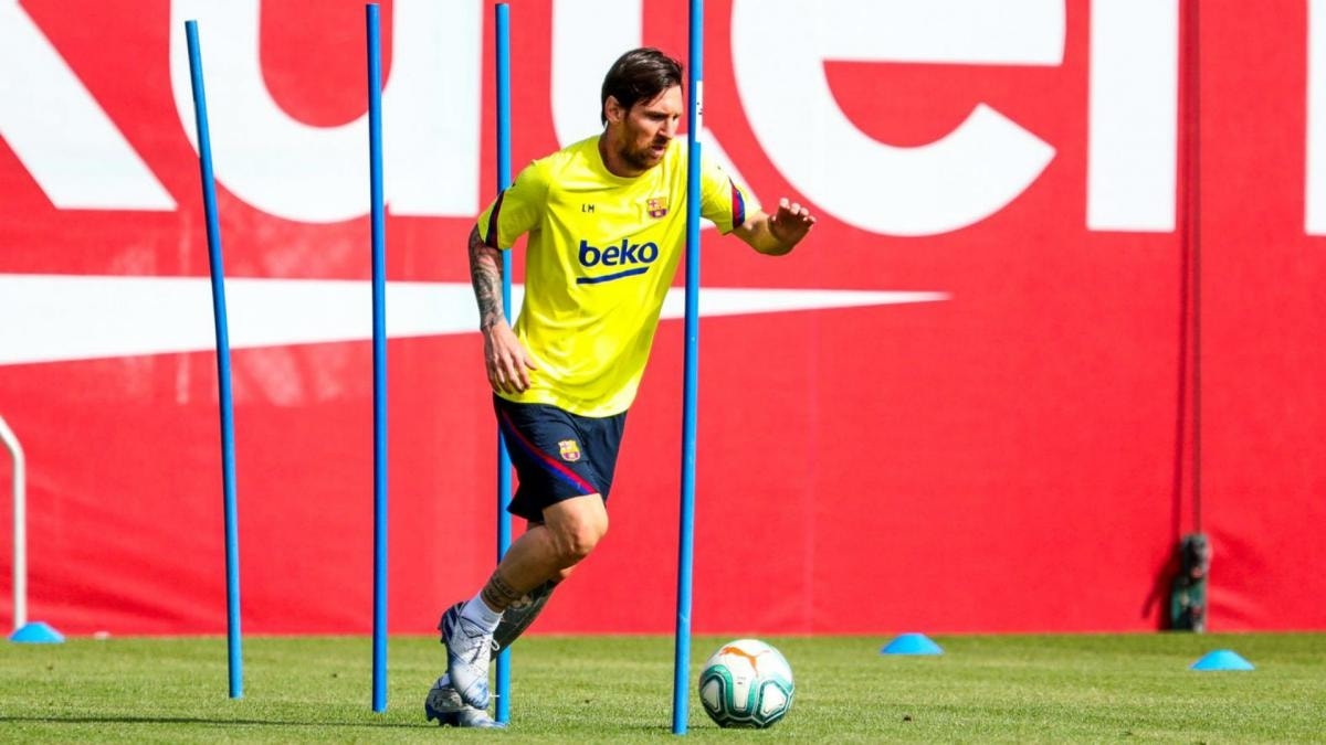 Tiền đạo Messi trở lại tập luyện cùng Barca. Ảnh: internet.