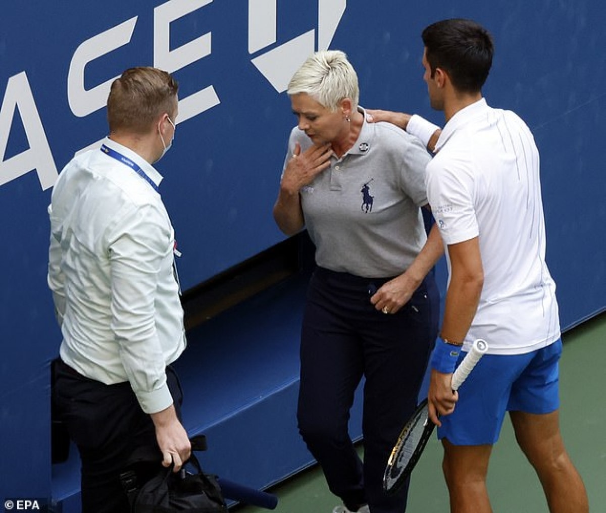 Tay vợt số 1 thế giới Djokovic bị truất quyền thi đấu ở US Open, do đánh trúng cổ trọng tài dây. Ảnh: internet.
