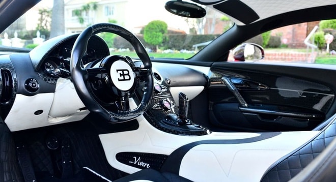 Khoang lái siêu xe Bugatti Veyron độ Mansory. Ảnh: zingnews.vn
