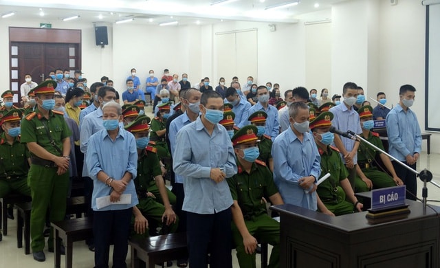 Các bị cáo tại tòa.