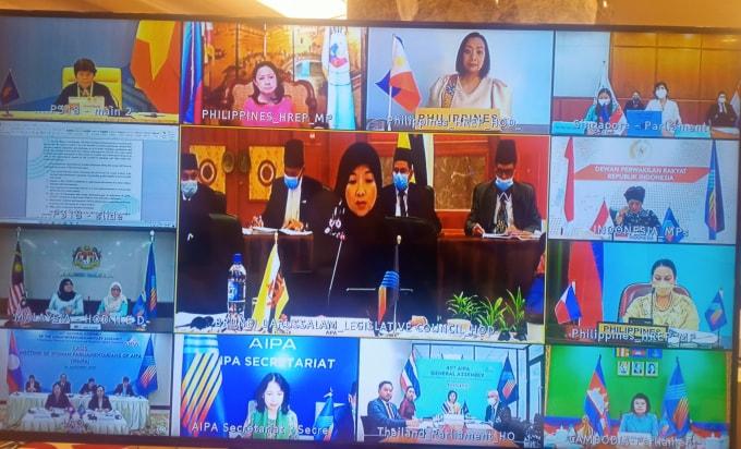 Nữ Nghị sỹ Quốc hội Brunei phát biểu tại Hội nghị Nữ nghị sỹ AIPA - Ảnh: Hữu Kế