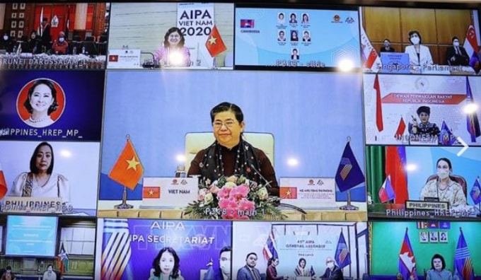 Phó chủ tịch Thường trực Quốc hội, Chủ tịch nhóm nữ đại biểu Quốc hội Việt Nam Tòng Thị Phóng chủ trì Hội nghị Nữ nghị sỹ AIPA