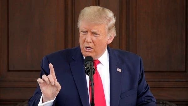 Tổng thống Donald Trump cảnh báo các công ty làm ăn với Trung Quốc có thể không được thực hiện các gói hợp đồng liên bang - Ảnh: Reuters