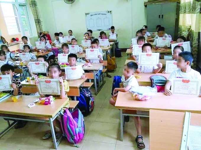 Đánh giá học sinh tiểu học cần thiết phải đảm bảo khích lệ, động viên các em phát huy tốt năng lực của bản thân nhưng phải tránh được đánh giá theo kiểu hình thức, chiếu lệ (ảnh nguồn internet).