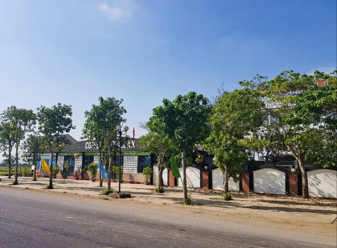 Công ty CP gạch ngói Xuân Hòa bị yêu cầu ông đóng cửa, chỉ mở cửa khác ở phía trong để đi lại bình thường trong nhà xưởng theo đúng với mục đích sử dụng ban đầu