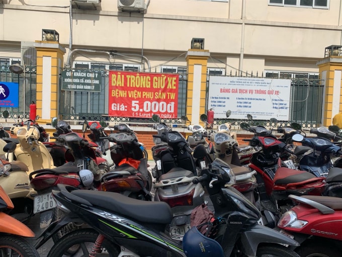 Tình trạng lấn chiếm vỉa hè, thu lợi bất chính của công ty Tùng Linh
