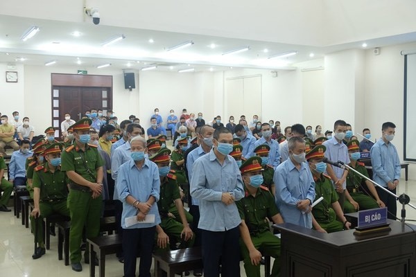 Các bị cáo tại tòa sáng 10/9.