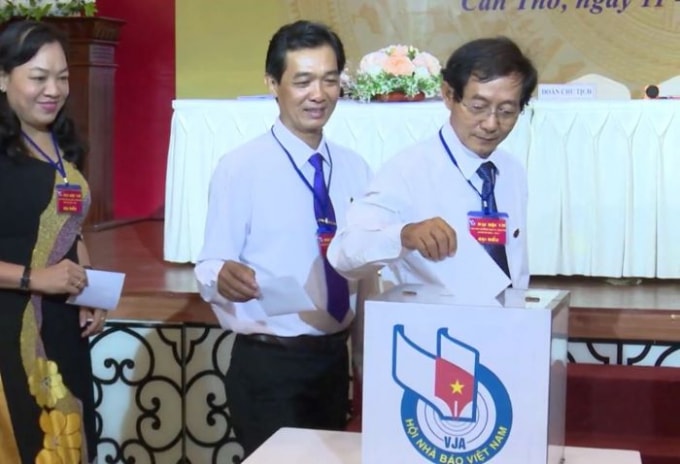 Đại hội tiến hành bỏ phiếu bầu Ban chấp hành Hội Nhà báo TP.Cần Thơ cho nhiệm kỳ 2020 - 2025