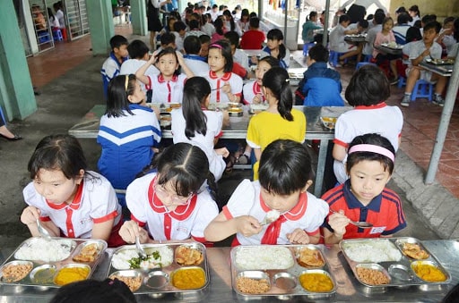 Có tất cả 20 trẻ nghi bị ngộ độc thực phẩm là học sinh trường Tiểu học Bình Trưng Đông, quận 2, TPHCM. Ảnh: internet.