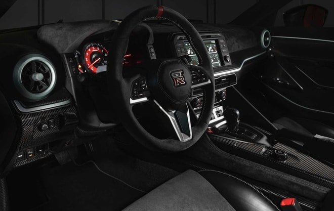 Bên trong Khoang lái Nissan GT-R. Ảnh: TL