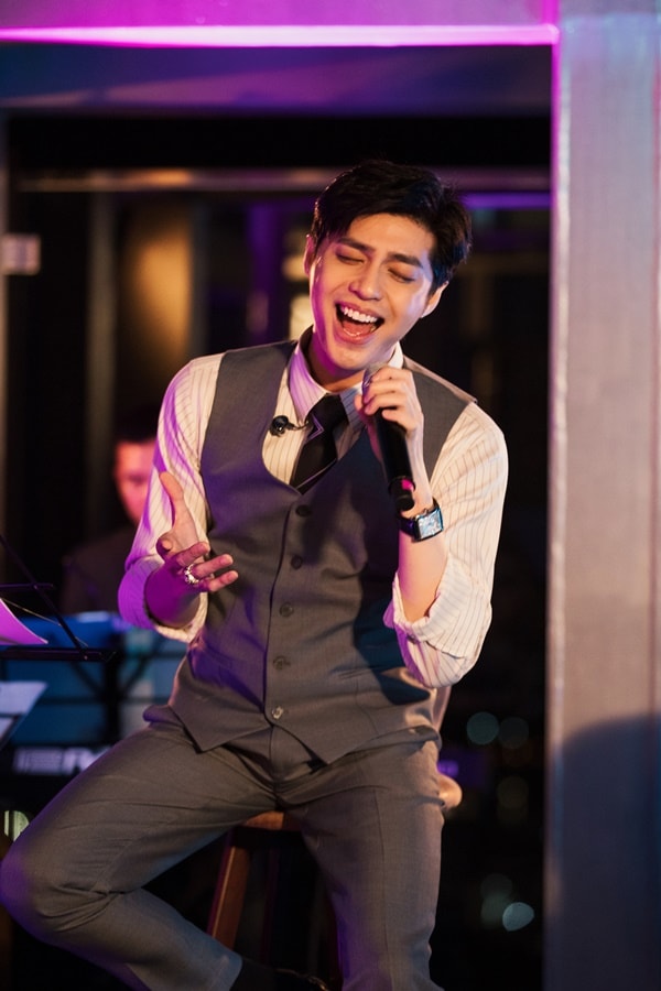 Noo Phước Thịnh lần đầu hát live ca khúc Em đã thương người ta hơn anh