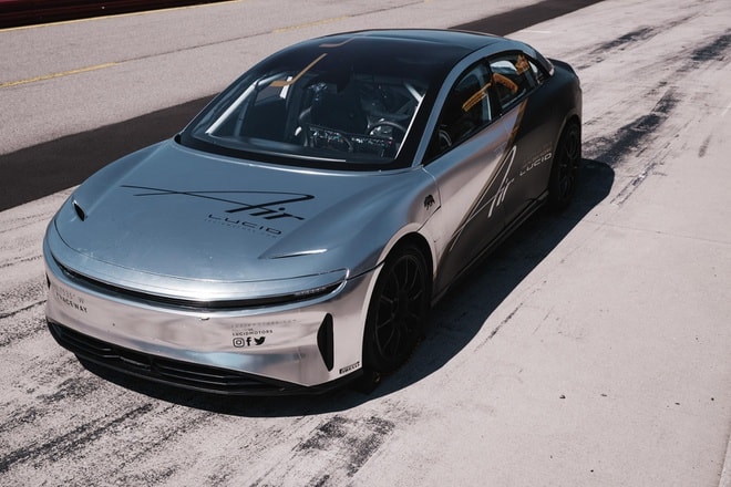 Lucid Air 3 môtơ điện đang được thử nghiệm. Ảnh: TL
