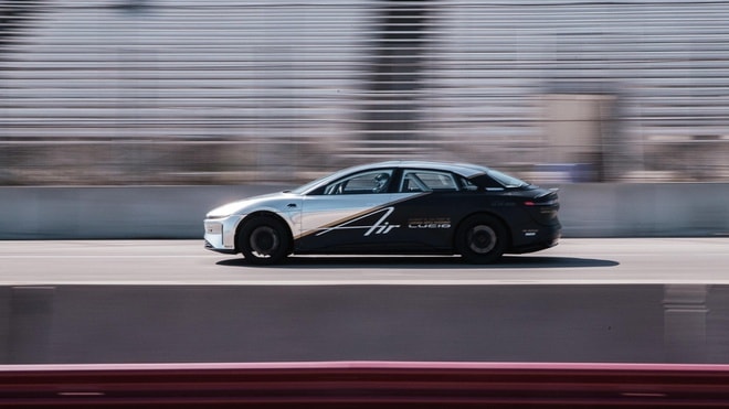Lucid Air 3 môtơ điện đang được thử nghiệm. Ảnh: TL