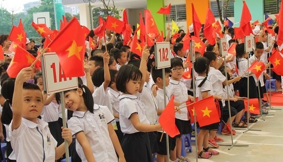 Chấm dứt việc loạn sách bổ trợ hiện nay chỉ có cách là không cho đưa vào chương trình chính khóa trong nhà trường (ảnh Trinh Phúc).
