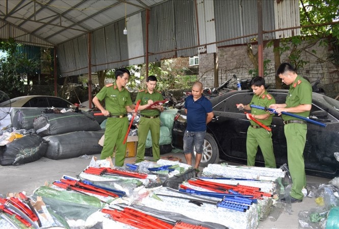 Số lượng hàng nóng bị lực lượng Công an bắt giữ theo ước tính có giá trị hơn 1 tỷ đồng. Ảnh: internet.