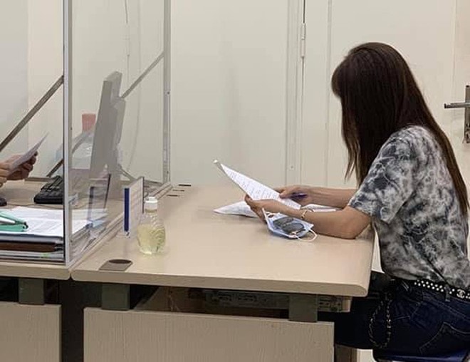 Cô gái ở Ứng Hòa bị xử phạt 7,5 triệu đồng vì đưa tin sai sự thật. Ảnh: Công An thành phố Hà Nội.