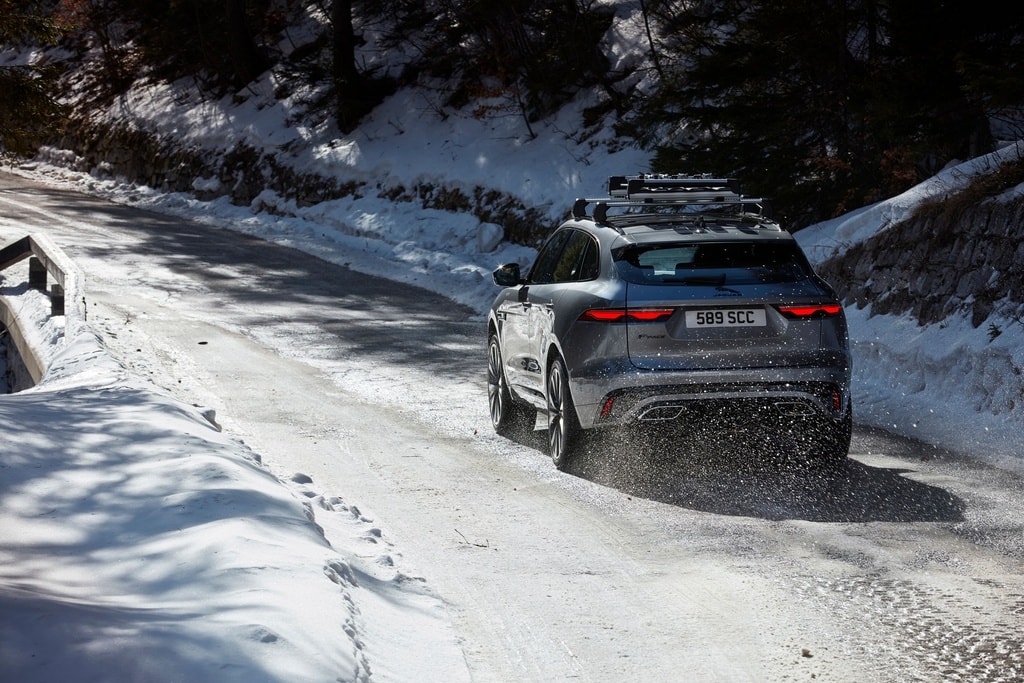Jaguar F-Pace 2021. Ảnh: TL