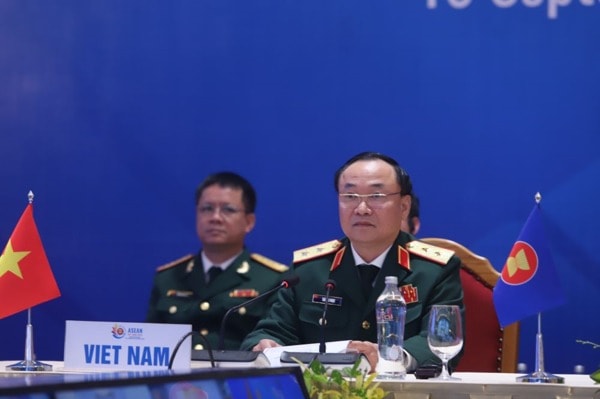 Trung tướng Thái Đại Ngọc, Cục trưởng Cục Tác chiến Bộ Tổng tham mưu Quân đội Nhân dân Việt Nam, phát biểu tại Hội nghị AMOM-10. Ảnh: TTXVN
