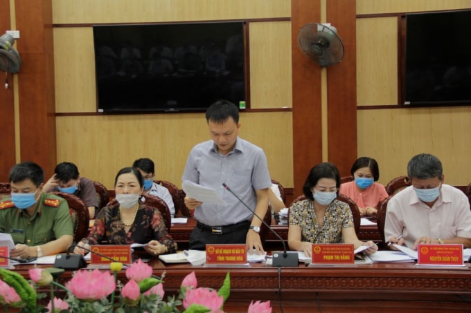 Ông Lê Minh Nghĩa (đứng) vừa được bổ nhiệm giữ chức vụ giám đốc Sở KH&ĐT Thanh Hóa. Ảnh: Thanhhoa.gov.vn.