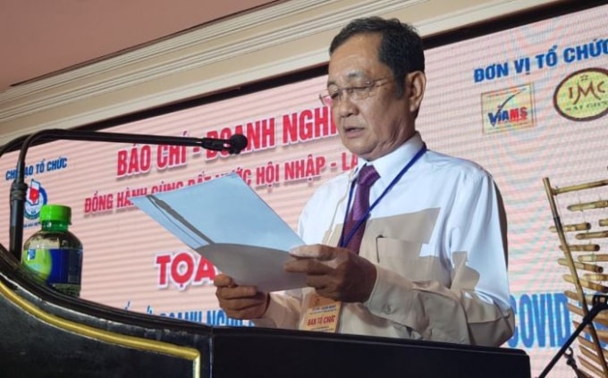 Nhà báo Nguyễn Bé - Phó chủ tịch Hội Nhà báo Việt Nam phát biều tại buổi giao lưu
