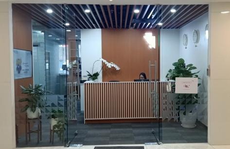 Công ty TNHH thiết bị khoa học kỹ thuật và công nghệ Việt Nam thuê trụ sở tại tầng 6 Lô A1, tòa nhà Indochina Plaza Hà Nội, 241 Xuân Thủy, Phường Dịch Vọng Hậu, Quận Cầu Giấy, TP Hà Nội. Tuy nhiên rất ít khi có nhân viên tại đây, mà hoạt động tại một nơi khác.
