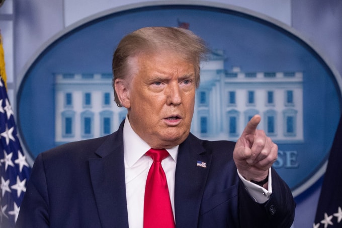 Tổng thống vừa có tuyên bố gây sốc khi cho rằng có thể ký lệnh cấm Joe Biden ra tranh cử trong cuộc bầu cử vào 3/11 - Ảnh: Reuters