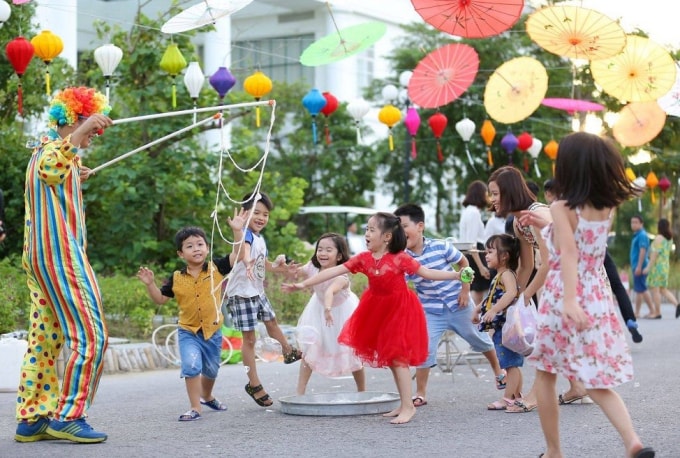 Trẻ nhỏ náo nức tham gia các trò chơi ở FLC Sầm Sơn.