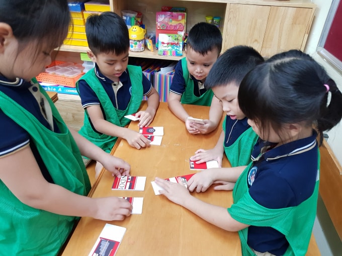 Hiện nay dạy học được áp dụng nhiều phương pháp tích cực nên các em lớp 1 sẽ có nhiều cơ hội thực hành hơn (ảnh minh họa - nguồn internet).