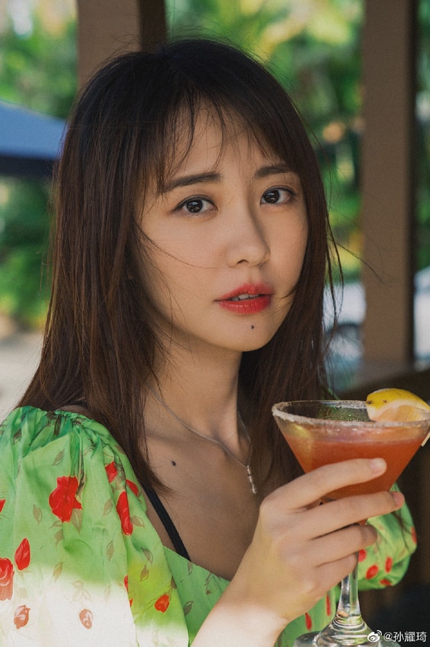 Tôn Diệu Kỳ tự mình đánh mất sự nghiệp vì sự cố vạ miệng.