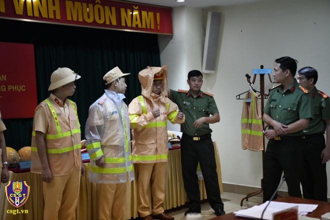 Trang phục của lực lượng CSGT sẽ cải tiến để phù hợp với tình hình thực tiễn, địa hình và thời tiết các vùng miền. Ảnh: Cục CSGT