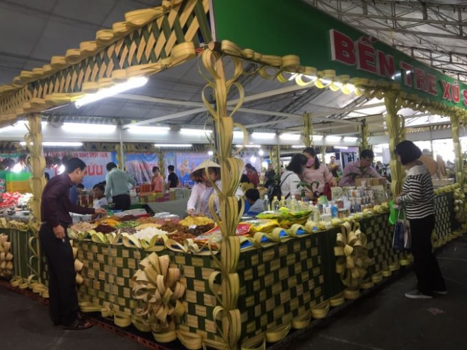 Khu trưng bày đặc sản xứ dừa khá ấn tượng của tỉnh Bến Tre