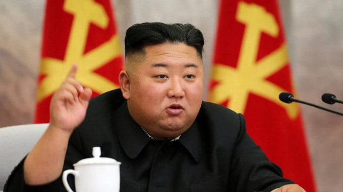 Nhà lãnh đạo Triều Tiên Kim Jong Un phát biểu trong cuộc họp của Ủy ban Quân sự Trung ương lần thứ bảy của Đảng Công nhân Triều Tiên trong ảnh hồ sơ ngày 24/5. Ảnh: Hãng thông tấn trung ương Triều Tiên / Korea News Service / AP