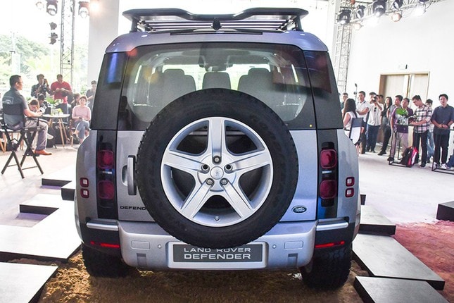 Defender thế hệ mới sẽ có giá từ 3,855 tỷ đồng. Ảnh: TL