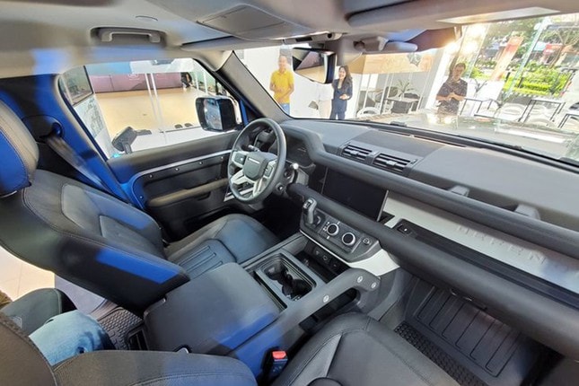 Nội thất của Land Rover Defender 2020. Ảnh: TL