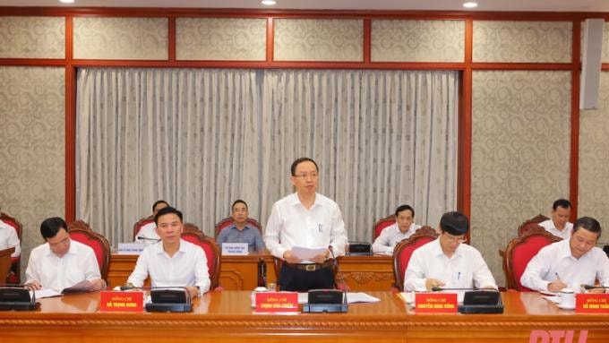 Bí thư Tỉnh ủy Thanh Hóa Trịnh Văn Chiến trình bày dự thảo văn kiện Đại hội Đảng bộ tỉnh lần thứ XIX trước Bộ Chính trị. Ảnh: BTH