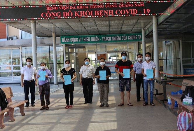 4 ca nhiễm COVID-19 cuối cùng tại địa phương khỏi bệnh xuất viện vào chiều ngày 29/9. Ảnh: internet.