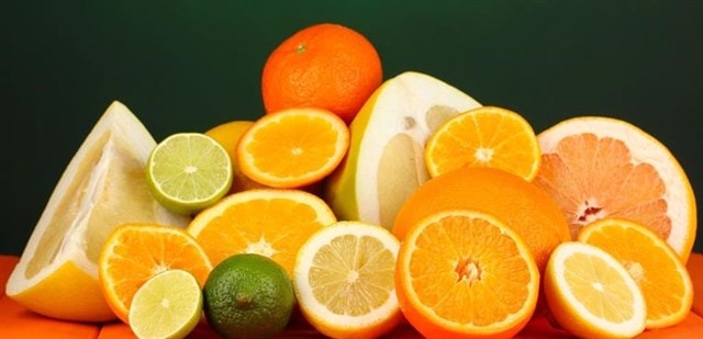 Quả mọng và trái cây có múi
