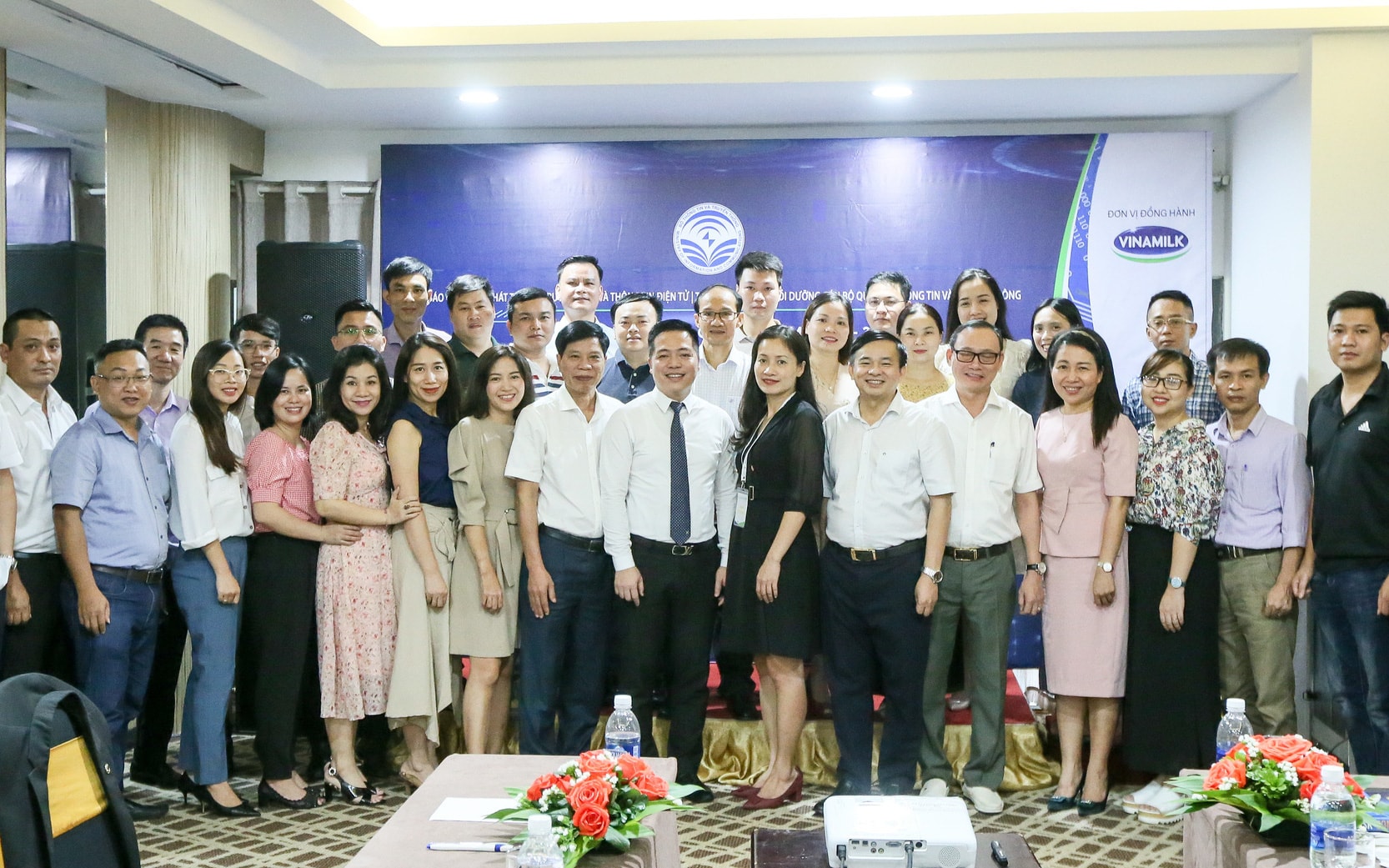 Giảng viên và các học viên lớp tập huấn.