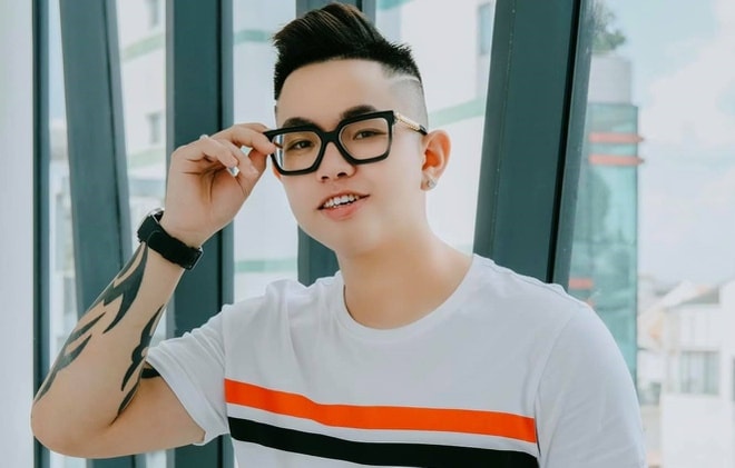 Âm sắc của Quang Đăng Trần trầm dày, mạnh mẽ trong bản Việt hóa của Đánh mất em.
