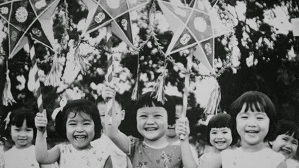 Rước đèn ông sao là truyền thống không thể thiếu trong mỗi dịp tết Trung Thu.