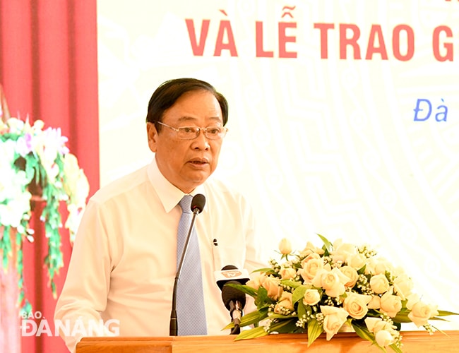 Phó Chủ tịch chuyên trách Hội Nhà báo Việt Nam Mai Đức Lộc đánh giá cao những nỗ lực, kết quả của Hội Nhà báo thành phố đạt được trong nhiệm kỳ qua. Ảnh: Đặng Nở
