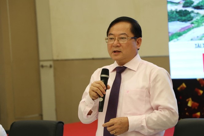 Nhà báo Lê Xuân Sơn- Tổng biên tập Báo Tiền Phong phát biểu mở đầu hội thảo.