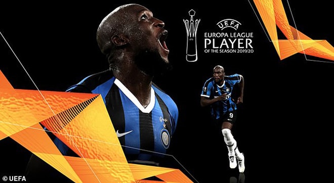 Tiền đạo Romelu Lukaku nhận danh hiệu Cầu thủ xuất sắc nhất Europa League. Ảnh: UEFA.