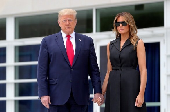 Tổng thống Mỹ Donald Trump tuyên bố cùng vợ đánh bại COVID-19. Ảnh: REUTERS