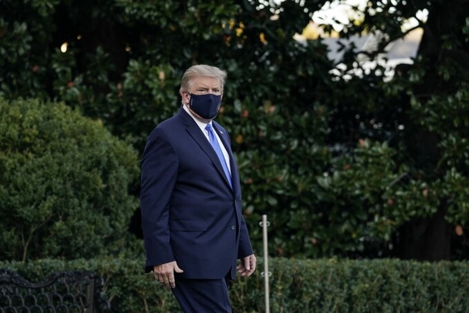 Tổng thống Donald Trump đã được nhập viện để điều trị sức khỏe sau khi nhận kết quả dương tính với virus Corona - Ảnh: AFP